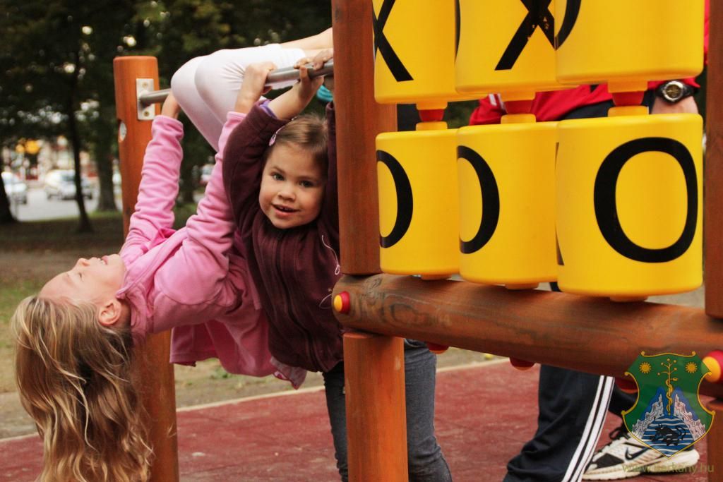 A Turisztikai Egyesület pályázatából megvalósult játszótér átadása